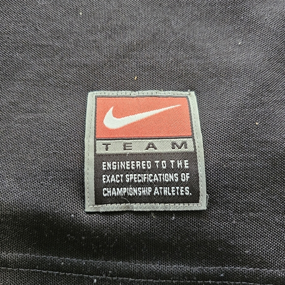 Vintage Y2k Nike Men's Black Basketball Jersey - Picture 5 of 6